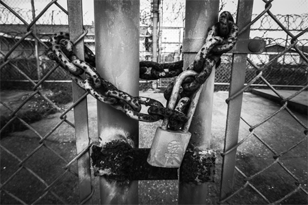 image of rusty lock and chain