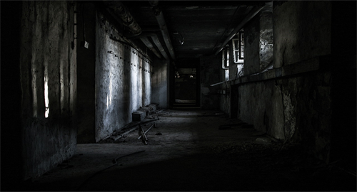 image of spooky hallway